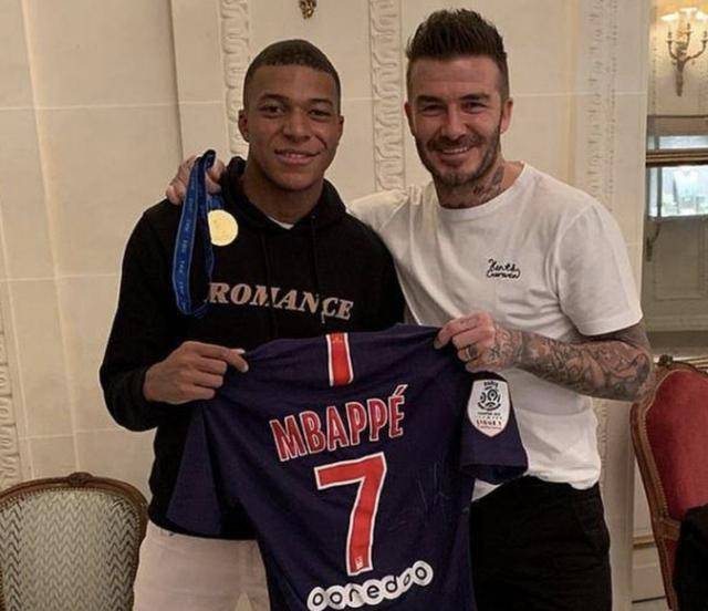 他一句话没说，但态度已经很明显（他沉默不语，态度一清二楚）