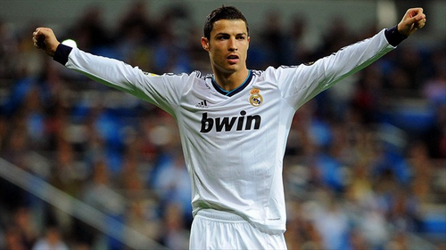 斯洛特：这点球在英超可能不会判；萨拉赫？今晚属于在场球员（斯洛特：这次点球英超未必判；萨拉赫？今晚只谈上场球员）