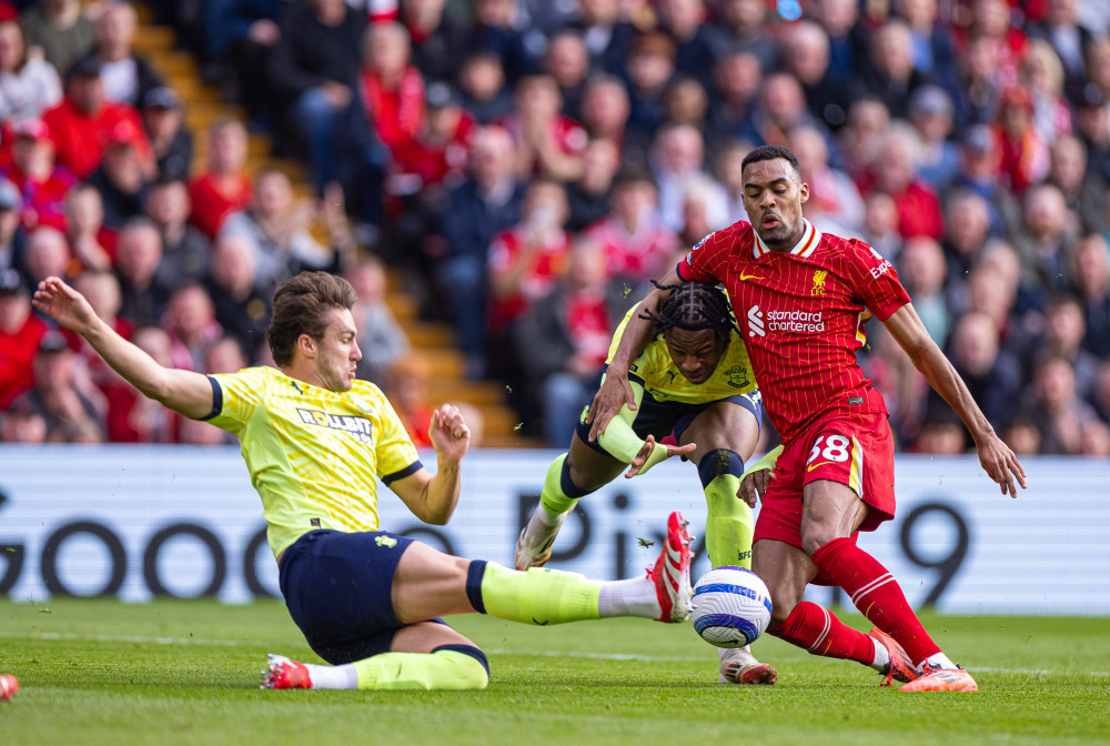 阿森纳终结连续18场不败，上次输球英超0-1利物浦（阿森纳18场不败遭终结，上一次英超失利为0-1利物浦）