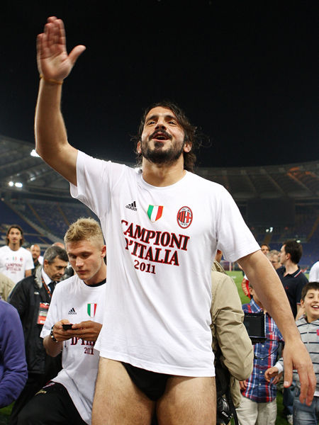 10场0球！米兰亏大了，新援前锋太差劲，身价3500万虚高（10战0球！AC米兰买亏了，新援前锋表现低迷，3500万身价被高估）