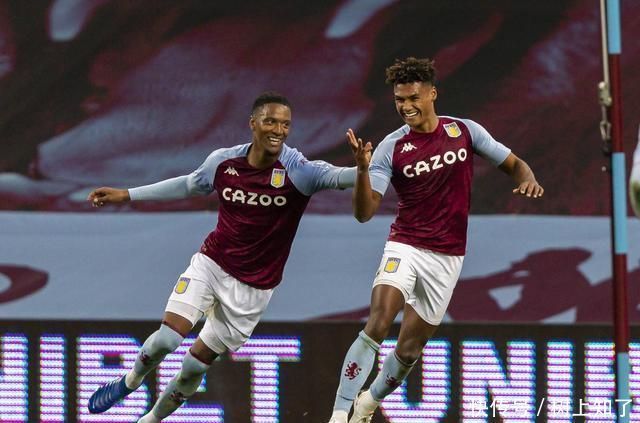 43.3米超远吊射破门，亚当斯创造本赛季英超最远距离进球（亚当斯43.3米挑射破门，刷新本赛季英超最远进球纪录）