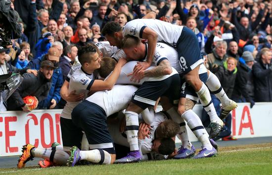 伊布加盟巴萨的故事：与梅西并肩作战的梦想（伊布与巴萨：携手梅西的逐梦之旅）