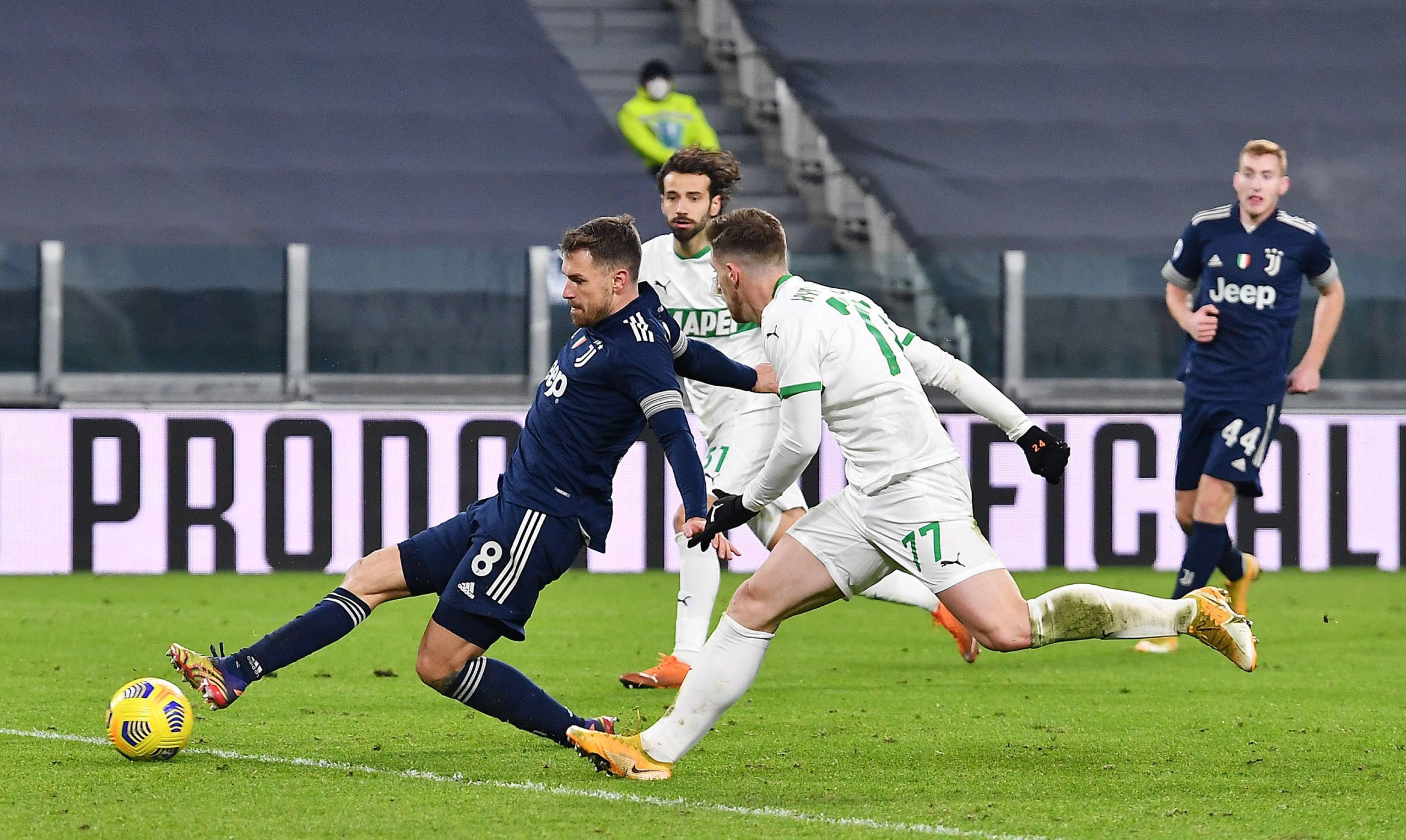 亨克主帅芬克正式下课，本季比甲十八队无任何教练执教超过一年（亨克主帅芬克官宣下课：本季比甲18队主帅无一人执教超过一年）