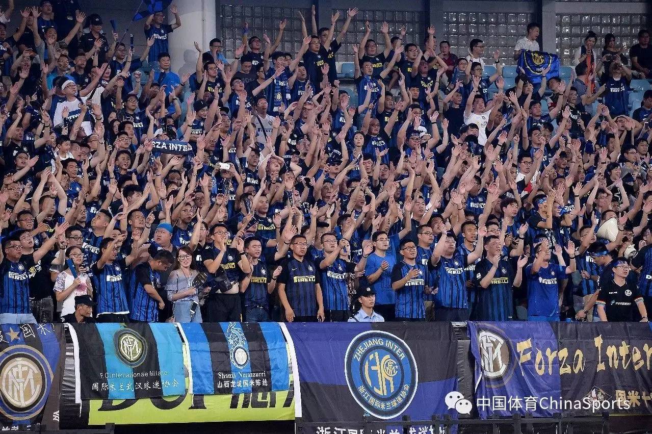 皇马帅位不稳，阿隆索可能被解雇，阿韦罗亚或成替代者，球员与主帅责任争议。（皇马帅位动荡，阿隆索恐下课，阿韦罗亚有望接任，球队责任归属引争议）