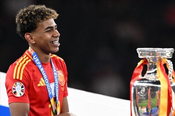 冯伯元：我小时候身体瘦到能看到肋骨，外号叫“非洲难民”（冯伯元：我小时候瘦得肋骨分明，还被起过绰号）