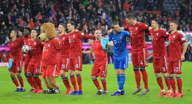 荷甲半场：梅尔韦尔德破门，肖蒂尔建功，兹沃勒2-1海伦芬（荷甲半场战报：兹沃勒2-1领先海伦芬，梅尔韦尔德破门、肖蒂尔建功）